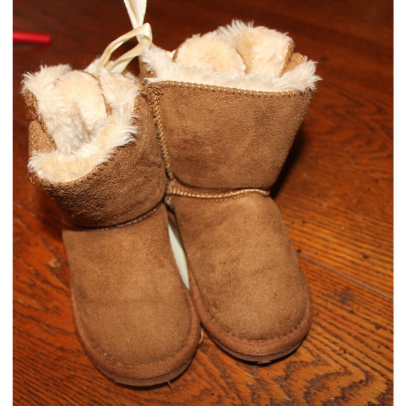 APRES BY LAMO TODDLER SUEDE BOOTS-SIZE 8C - Picture 1 of 2